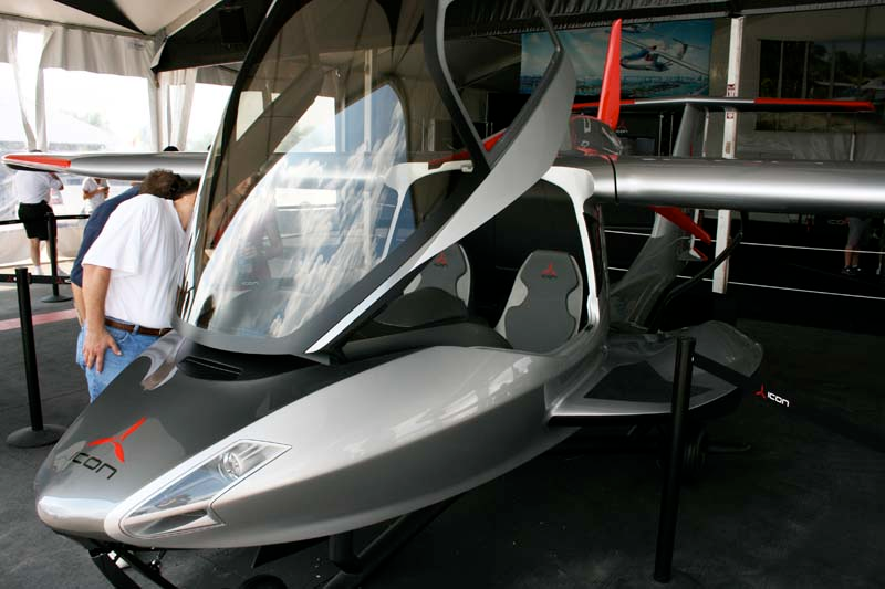 Illustration for article titled Fold-Up Plane Finally Shown Folding Up